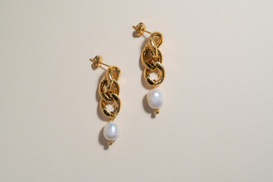 Curb Chain Pearl Drop Earrings